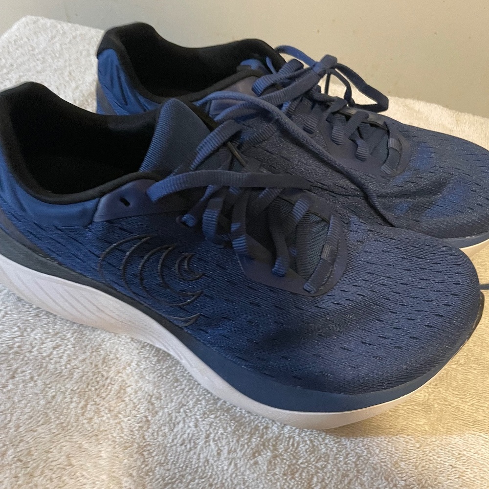 Topo Athletic shoes